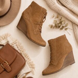 Lucky brand suede wedge lace-up ankle boot/ bootie 🍂